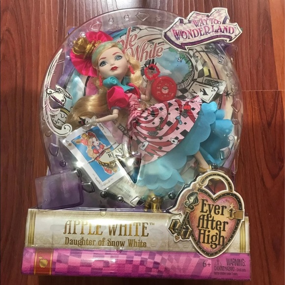 apple white daughter of Snow White ever after doll
